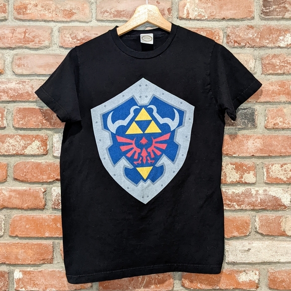 Nintendo Legend of Zelda Link shield t-shirt - Picture 1 of 3